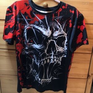 NWOT Men's Bold Black and Red Skull Graphic Tee
